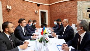 Çavuşoğlu'ndan Macron'a sert tepki: "Sömürgecilik gibi...