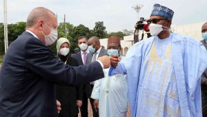 Cumhurbaşkanı Erdoğan, Nijerya'da resmi törenle karşılandı
