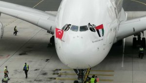 Dünyanın en büyük yolcu uçağıyla İstanbul Havalimanı'na ilk tarifeli uçuş