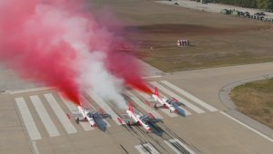 Milli Savunma Bakanlığı, Türk Yıldızları'nın Cumhuriyet Bayramı gösterisini paylaştı
