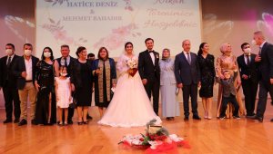 Nikah 30 şahit eşliğinde kıyıldı