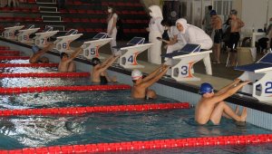 'Palandöken Yüzme Yarışları' nefes kesti