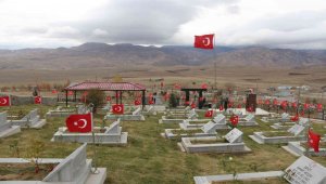 PKK tarafından katledilen 33 kişi mezarları başında anıldı