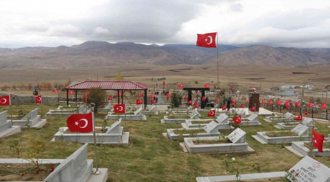 PKK tarafından katledilen 33 kişi mezarları başında anıldı