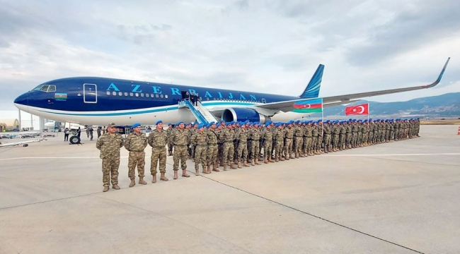 Türkiye'de komando eğitimini tamamlayan Azerbaycan askerleri Bakü'ye döndü