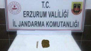 Uyuşturucu kullanan şahıslar jandarmadan kaçamadı