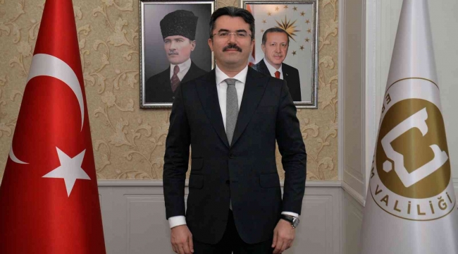 Vali Memiş: "Temellerinin Erzurum'da atıldığı Cumhuriyet Bayramımızı büyük bir onur ve coşkuyla kutlamaktayız"