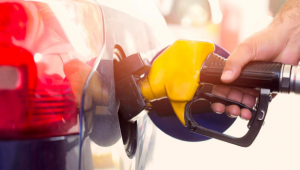 Akaryakıta yüksek zam