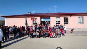 Depremzede çocuklara tiyatrolu moral