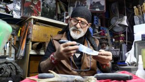 Dünyanın en küçük bıçaklarını yapan, Guinness'e aday ustanın gözleri bozuldu