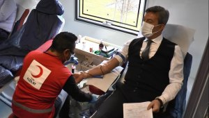 Emniyet Müdürü Tuncer, kan bağışı için kolları sıvadı