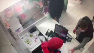 Haberlere çıkınca, çaldıkları parayı geri getirip helallik istediler