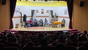 Aziziye Belediyesi'nden tiyatro ziyafeti