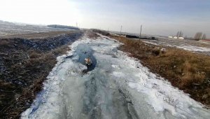 Buz kesen nehirlerde görsel şölen