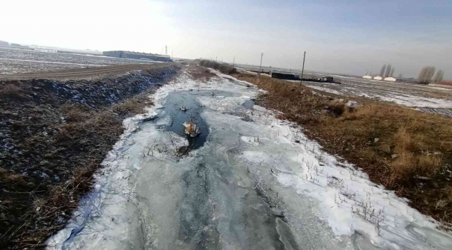 Buz kesen nehirlerde görsel şölen
