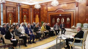 Cumhurbaşkanı Erdoğan, "Ana muhalefetin başındaki bir adamın yaptığı hareketlere bakın"