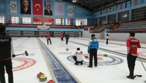 Curling Milli Takımı Erzurum'da kampa girdi