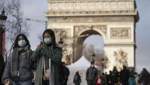 Fransa'da günlük vaka sayısı 200 binin üzerinde