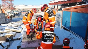 JÖAK ve JAK ekiplerinin deprem tatbikatı gerçeğini aratmadı