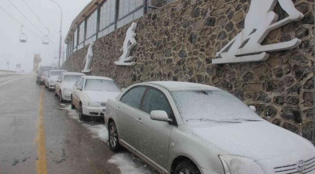 Meteoroloji uyarmıştı, beklenen kar yağışı Erzurum'da başladı