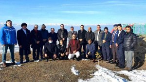 Pir Ali Baba'nın kabri başında bir anma programı düzenledi