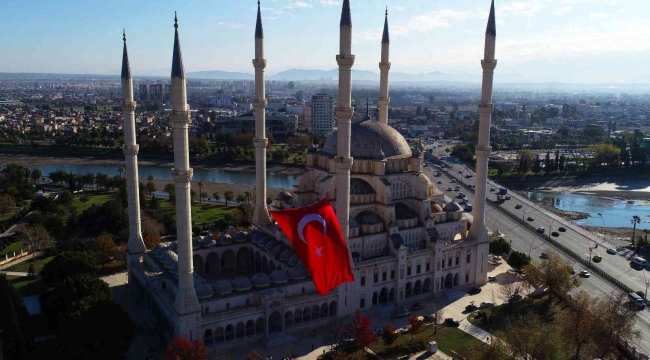Türkiye'nin en büyük ilk Türk bayrağı...