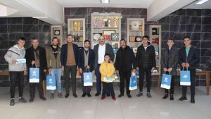 Turnuva ödüllerini Başkan Orhan verdi