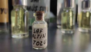 Altını toz hâline getirip kralların suyunu yaptı