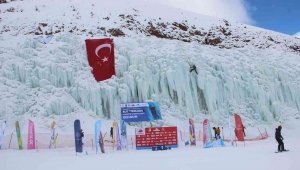 Buz duvarı Türkiye Buz Tırmanış Şampiyonası'na ev sahipliği yaptı