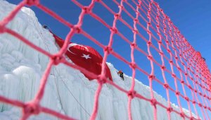 Buz üzerinde nefes kesen anlar