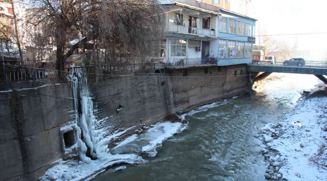 Dondurucu soğuklar Oltu'da etkili oluyor