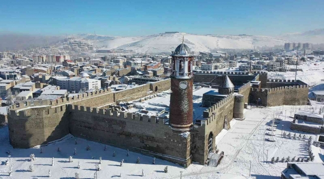 Erzurum'da kar altında kalan tarihi yerler havadan görüntülendi
