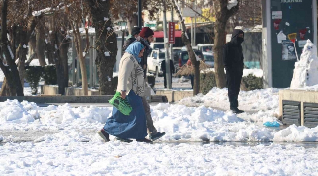 Kar yağışında 300 kişi yaralandı, el bilekleri ve kalça kırık vakaları başı çekti