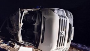 Minibüs şarampole devrildi: 1 ölü 7 yaralı