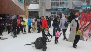 Palandöken'de düşe kalka kayak keyfi