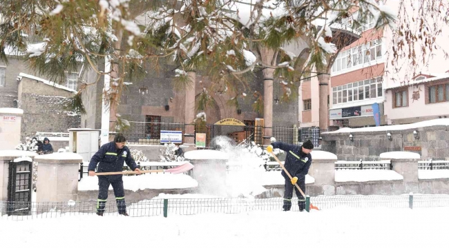 Yakutiye Belediyesi karla mücadeleyi artırdı