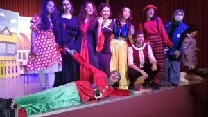 Yetim çocukları 'masallar ülkesi'ne götürdüler