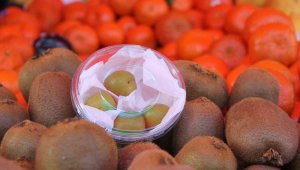 4 tanesi 50 TL'den satılan erik hamilelerin ilgi odağı