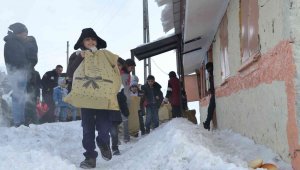 Depremzede çocukları sevindirdiler