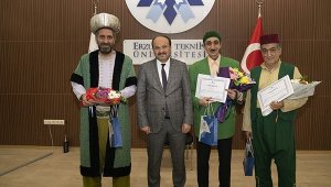 ETÜ'de yeni dönem tiyatro gösterisi ile açıldı