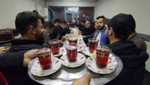 Kıraathaneler aslına dönüşüyor