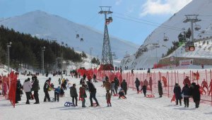 Tatilciler Erzurum'a akın ediyor, 10 günde 300 bin kişi ağırlandı
