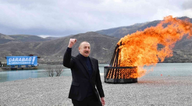 Azerbaycan Devlet Başkanı Aliyev nevruz ateşini yaktı