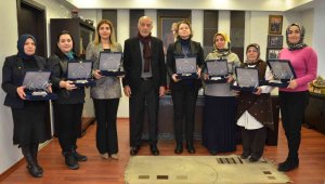 Başkan Yücelik'ten KGK İcra Komitesine plaket