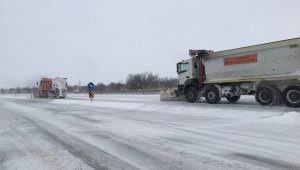 Doğu'da kar durdu, soğuk hava etkisini artırdı