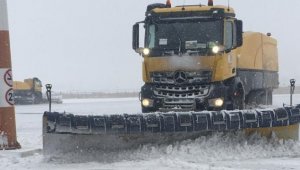 Erzurum Havalimanı kar timi görev başında