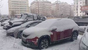 Erzurum'da kar yağışı etkili oldu, kent beyaza büründü