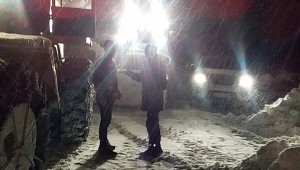 Karla mücadele ekipleri önce hasta sonra cenaze için seferber oldu