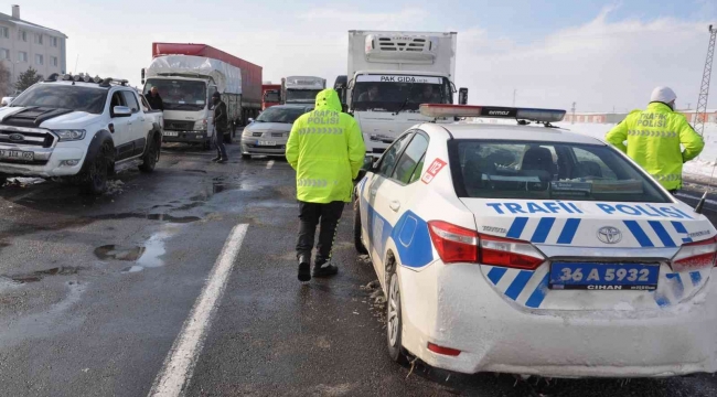 Kars-Iğdır yolu trafiğe kapatıldı