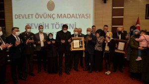 Şehit ailesi ve gazilere övünç madalyaları törenle verildi